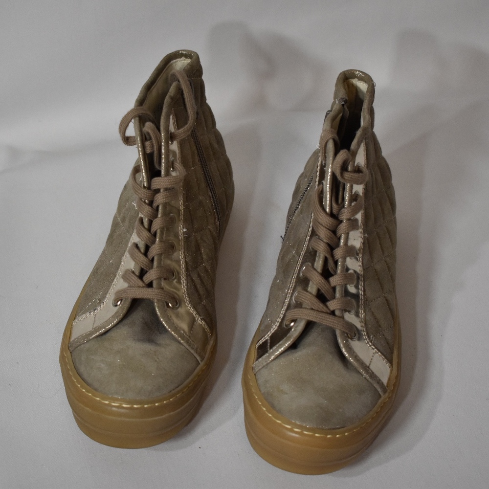Tan and gold Attilio Giusti Leombruni sneakers.